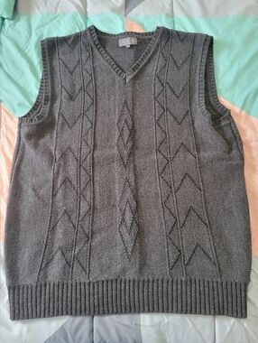 Classic Men's Charcoal V-Neck Cable Knit Sweater Vest
